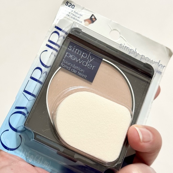Covergirl Simply Powder Foundation - 520 Creamy Natural - Brand New in Package - Picture 3 of 5